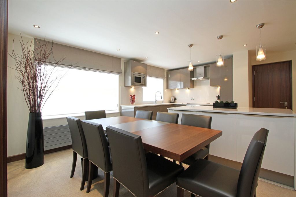 Property photo 3 of 11 Dining