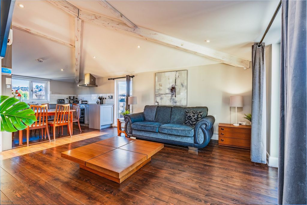 Property photo 1 of 42