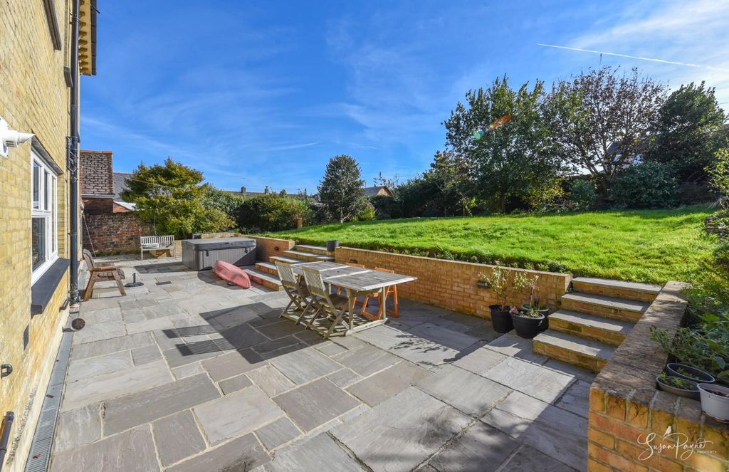 Property photo 2 of 33 Rear Garden