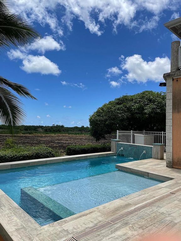 Property photo 2 of 33