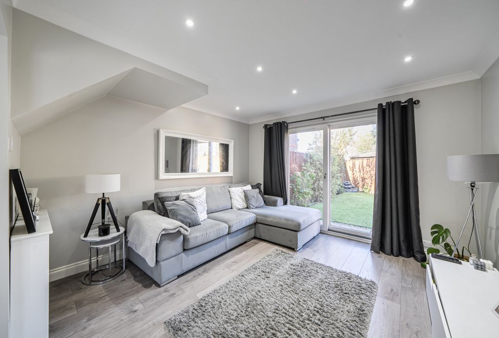 Property photo 3 of 12 Lounge/Diner