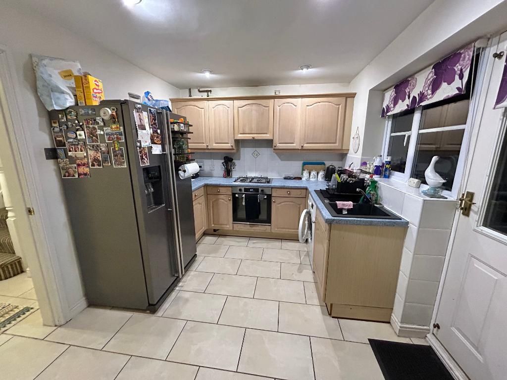 Property photo 2 of 9 Kitchen