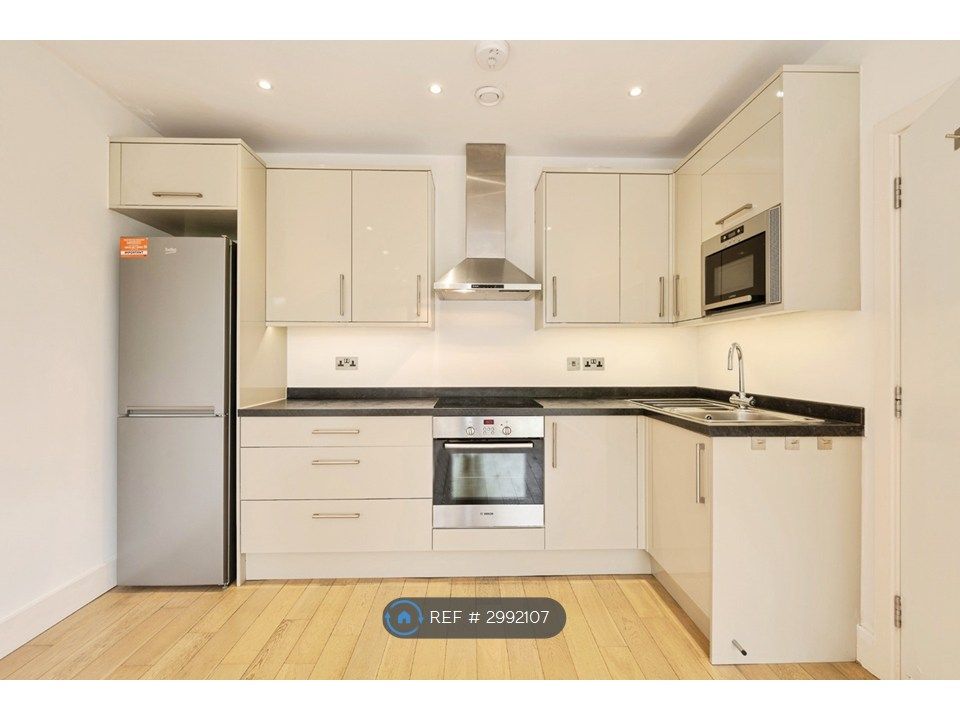 Property photo 1 of 14 Contemporary Fitted Kitchen