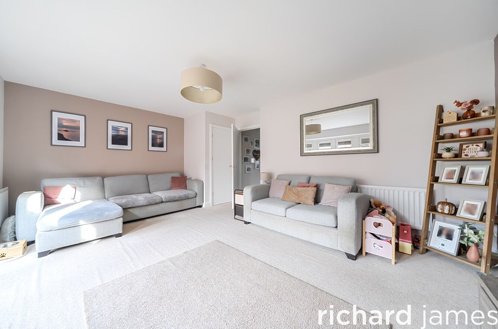 Property photo 2 of 11 c20827d9E9704220B1F003B1De809602