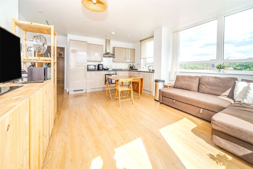 Property photo 2 of 13 Lounge