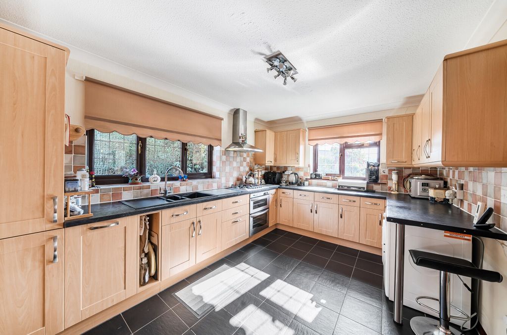 Property photo 2 of 21 1357281-16-68d40B...