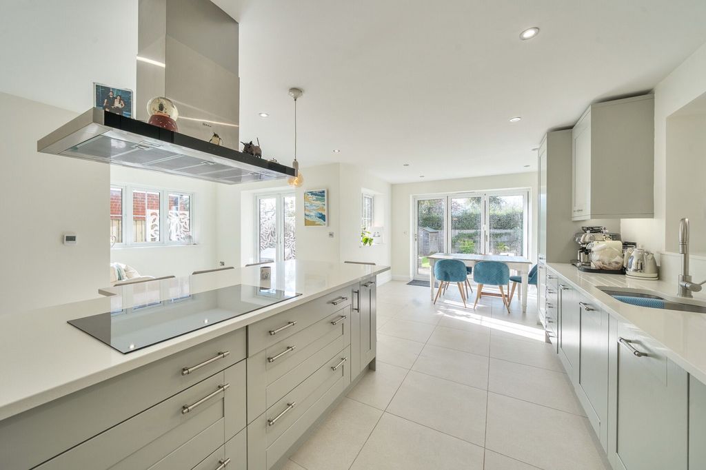 Property photo 3 of 12