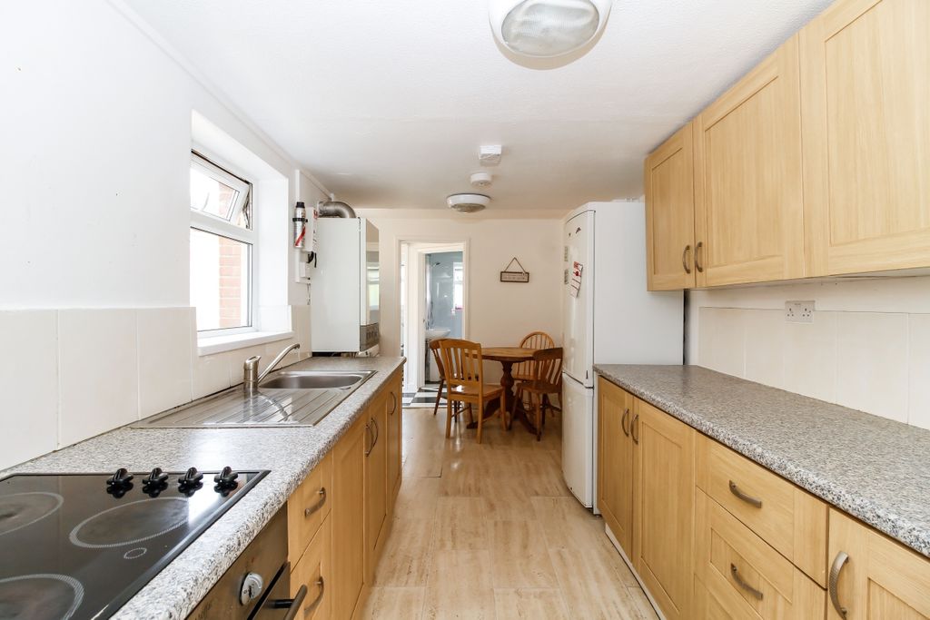 Property photo 1 of 9 Kitchen