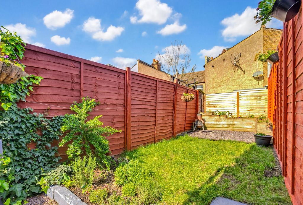 Property photo 3 of 23