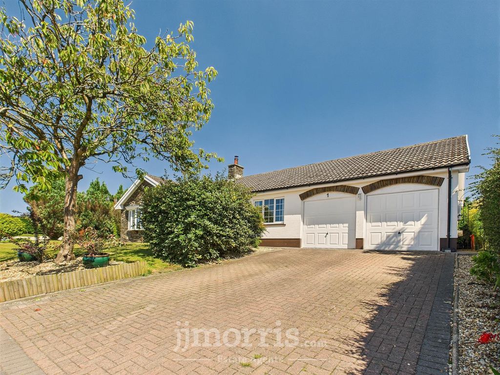 Property photo 2 of 40