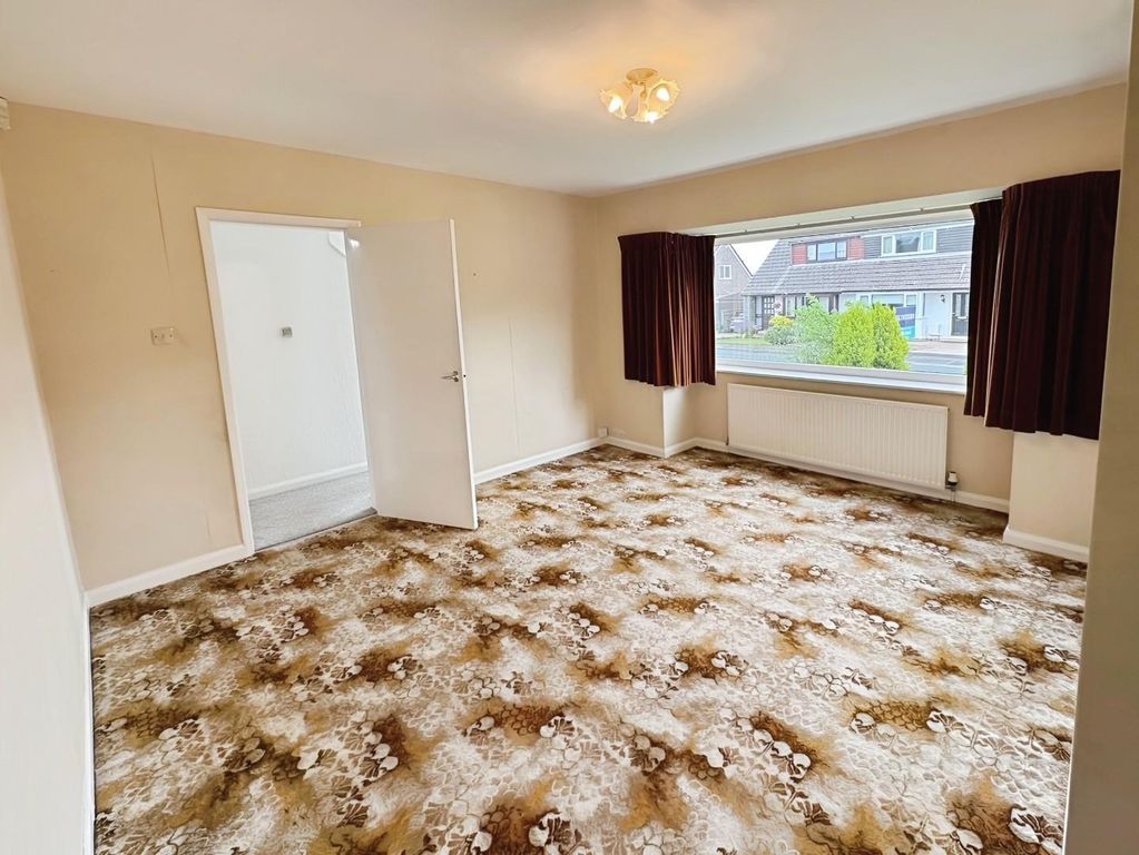 Property photo 3 of 17 Living Room