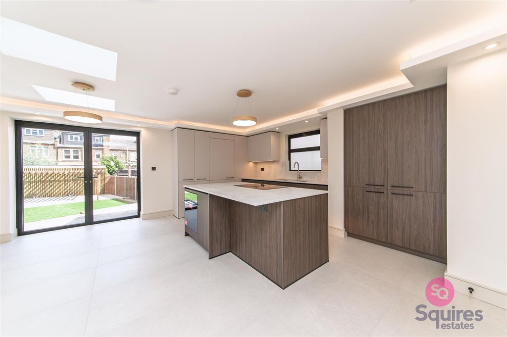 Property photo 3 of 25