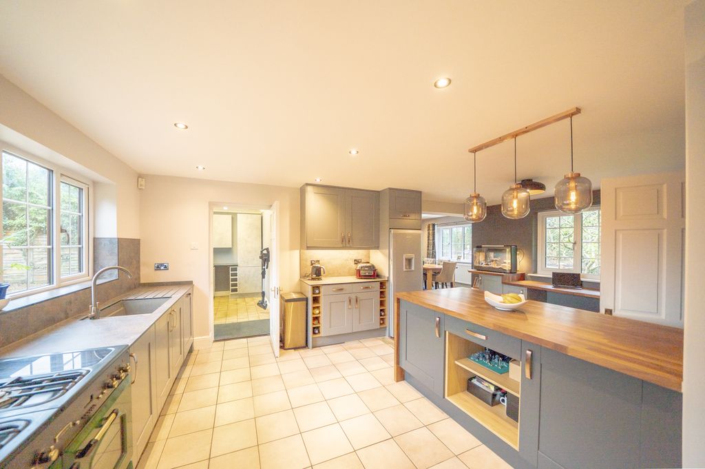 Property photo 3 of 26 Dsc08534-Hdr