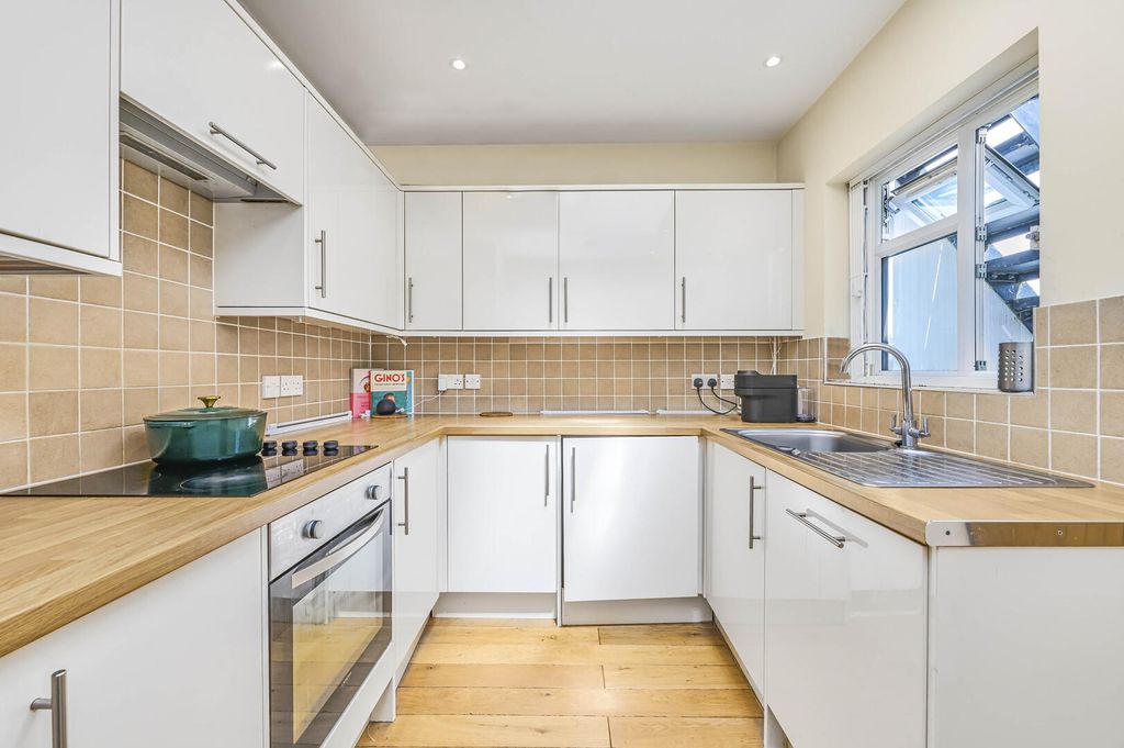 Property photo 2 of 14 Kitchen