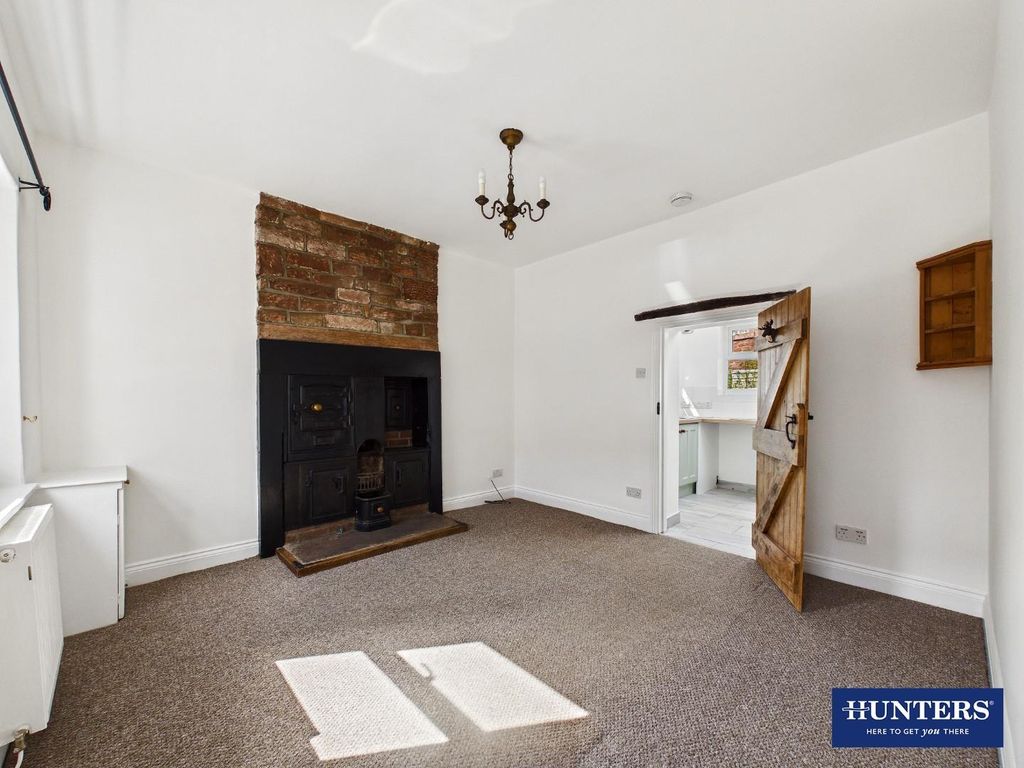 Property photo 2 of 21 Living Room