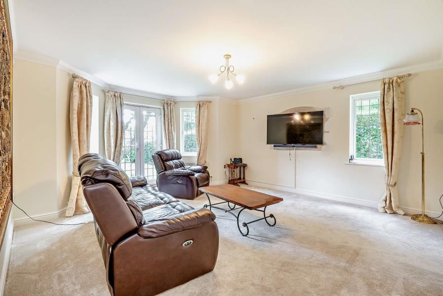 Property photo 2 of 9