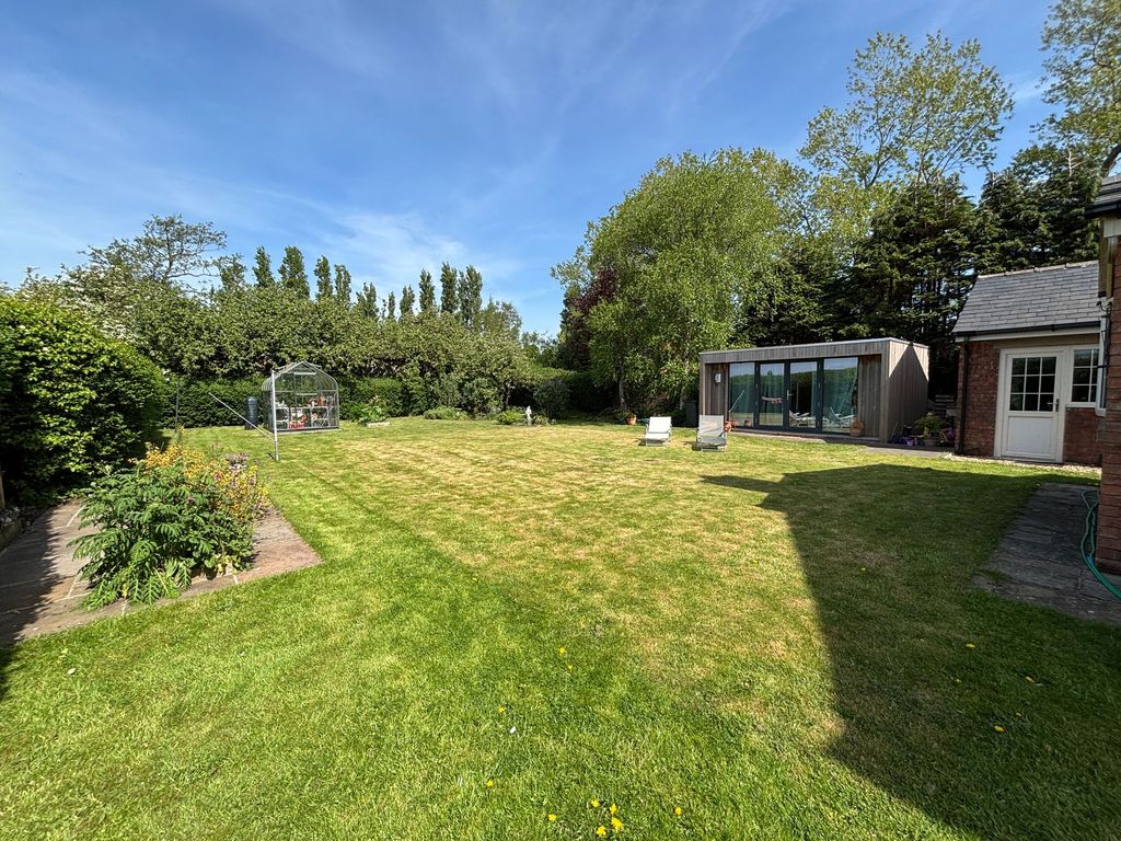 Property photo 2 of 25 Garden