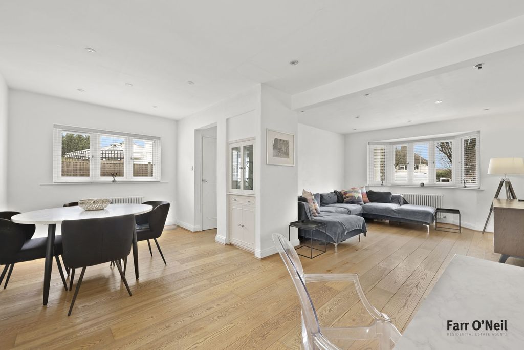 Property photo 3 of 29 Photo 12