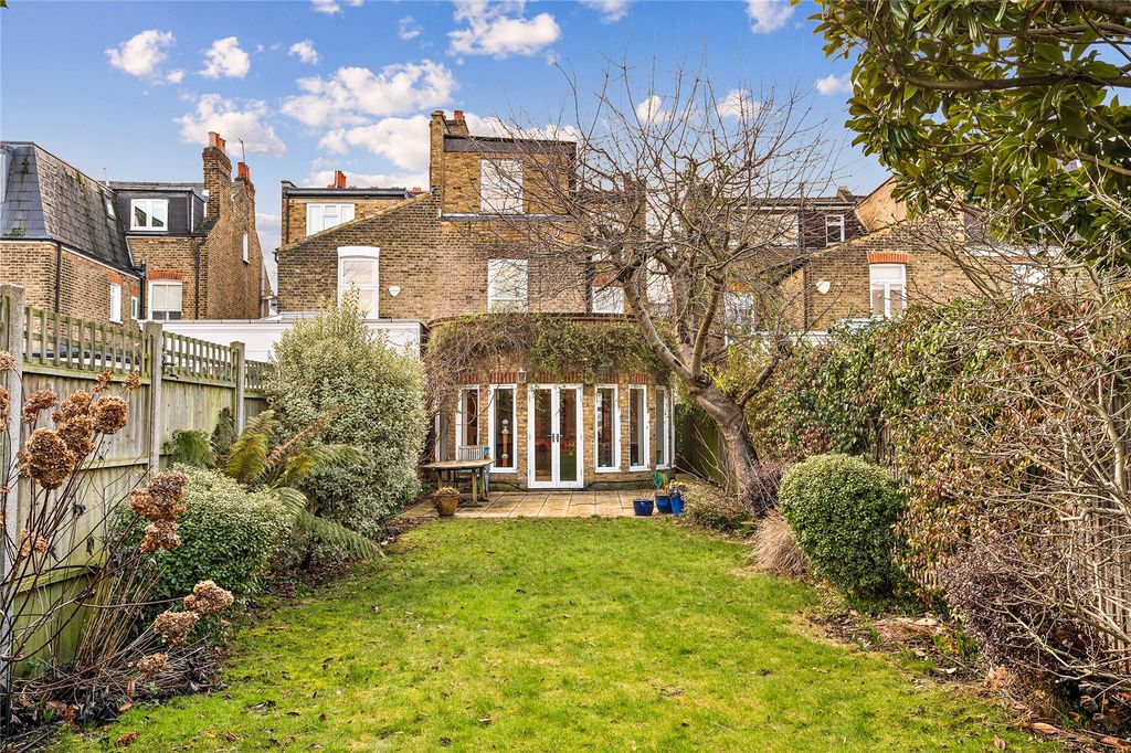 Property photo 3 of 15 Garden