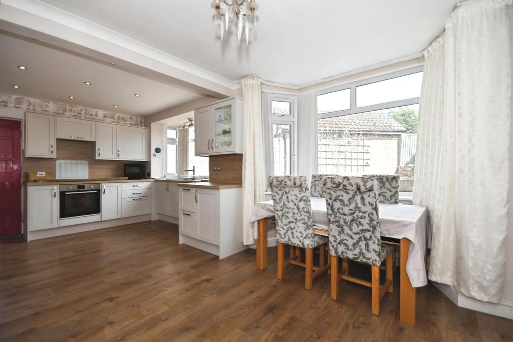 Property photo 3 of 26 Dining Kitchen