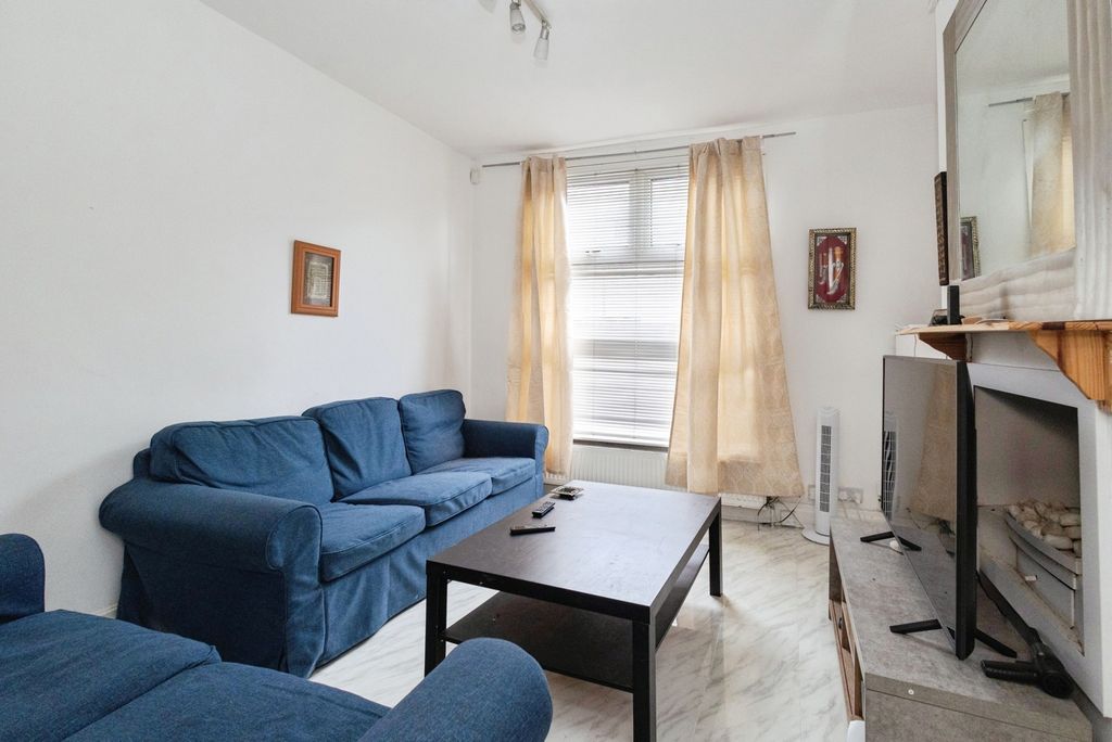 Property photo 2 of 19 Pbox-Img.Jpg