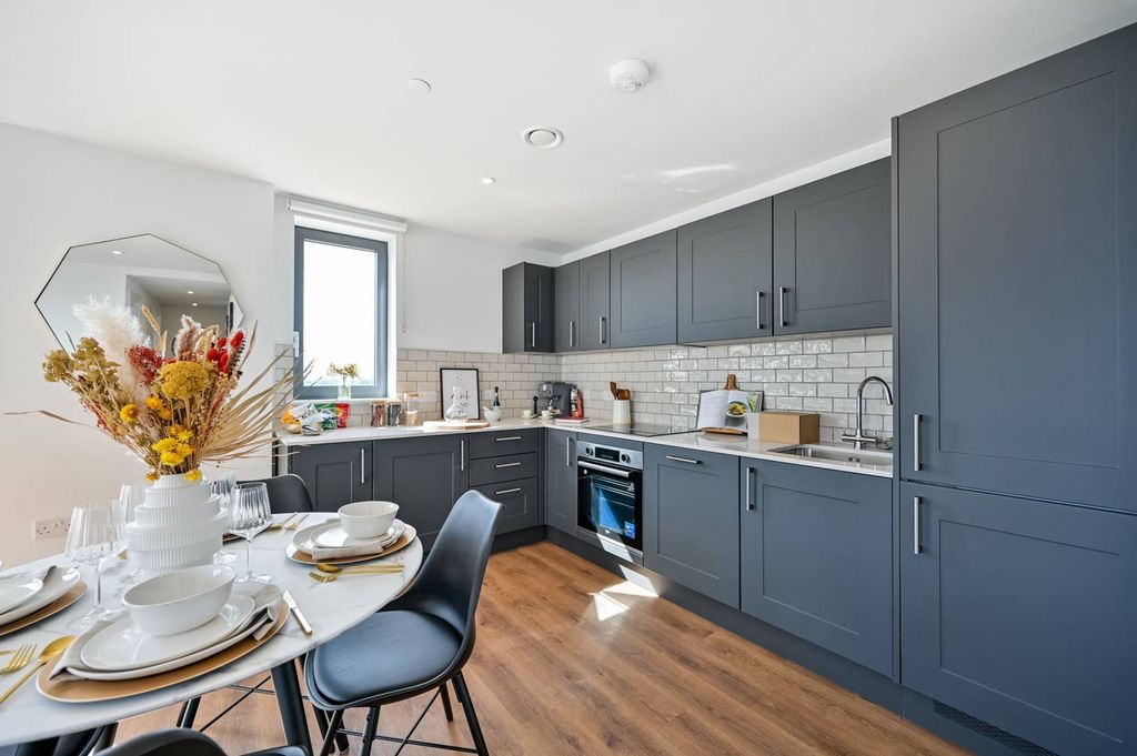 Property photo 3 of 33