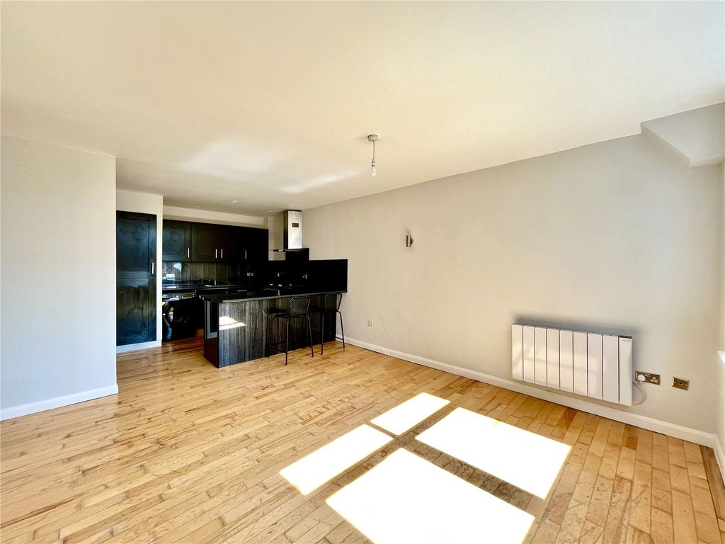 Property photo 2 of 18 Picture No. 04
