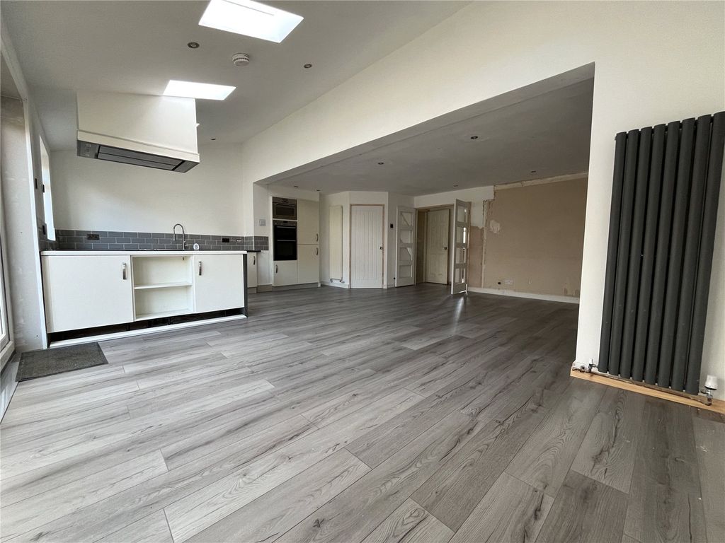 Property photo 3 of 14 Picture No. 32