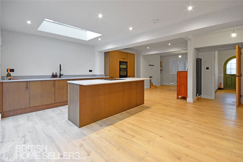 Property photo 2 of 16 Picture No. 09