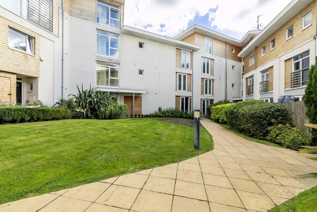 Property photo 2 of 8