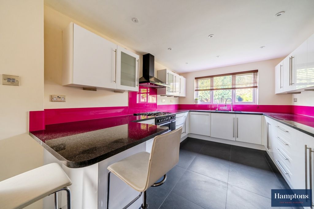 Property photo 2 of 12 Park Drive