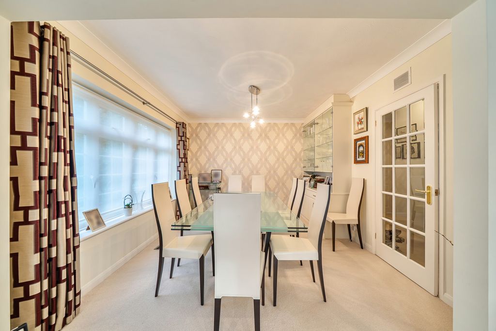 Property photo 3 of 23 1393730-12-694963...