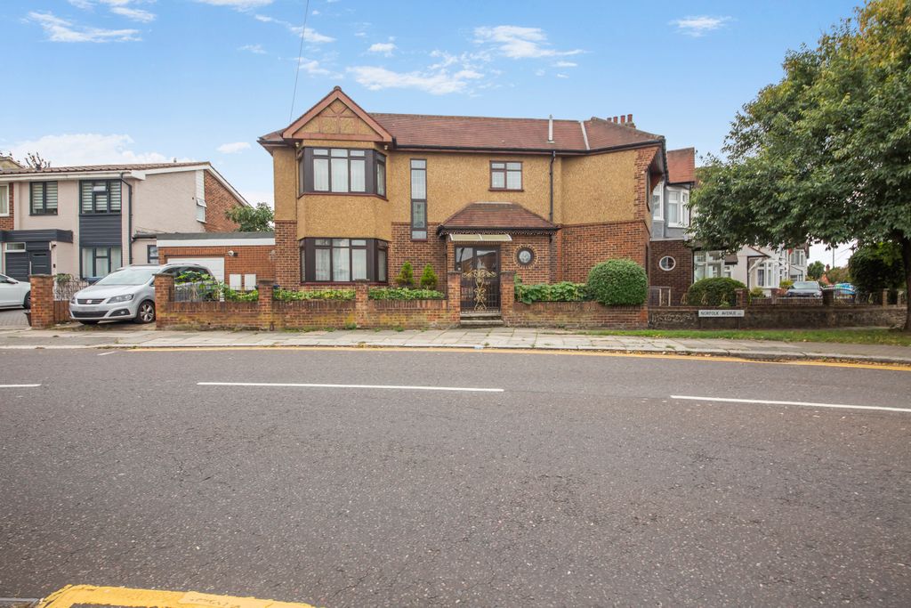 Property photo 1 of 20