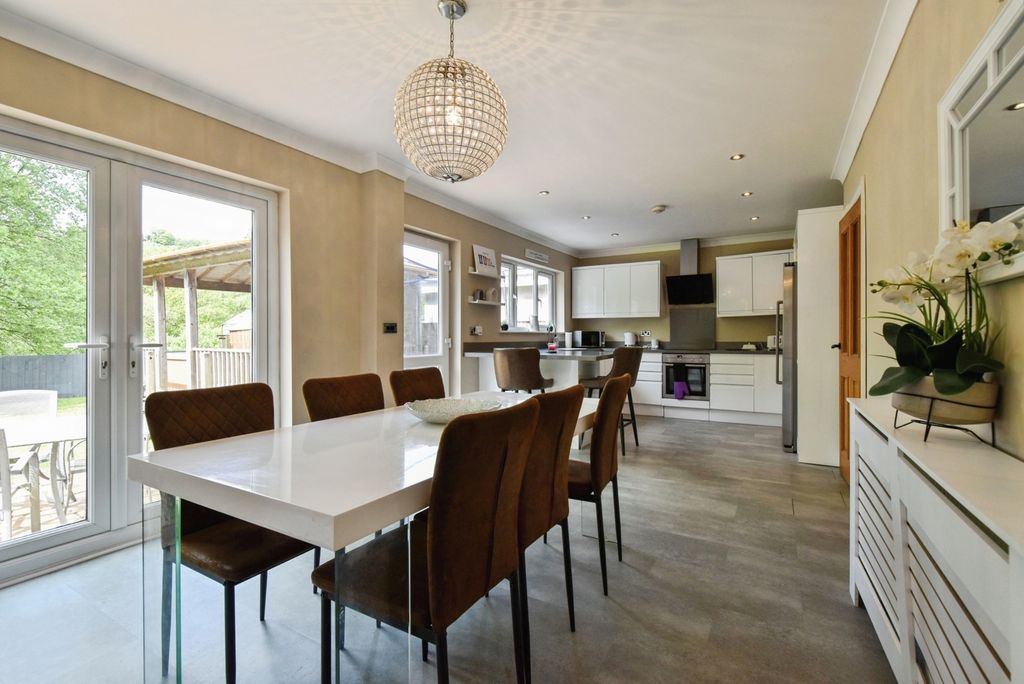 Property photo 2 of 25 Pbox-Img.Jpg