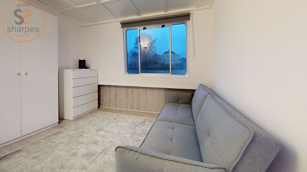 Property photo 1 of 10 Bedroom (45)