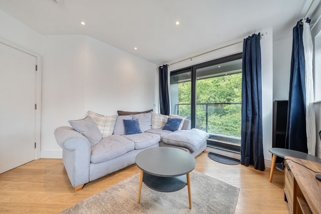 Property photo 2 of 18 1492904-16-6A5623...