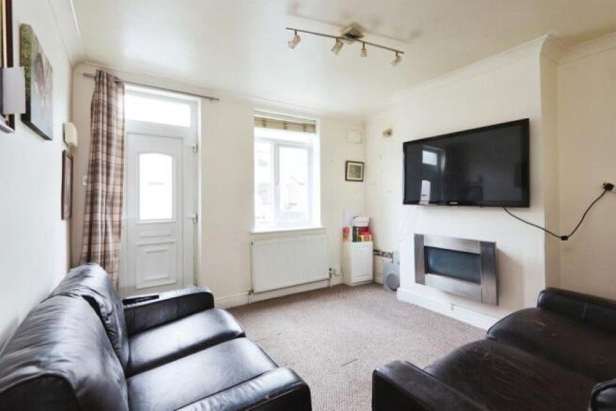 Property photo 2 of 8