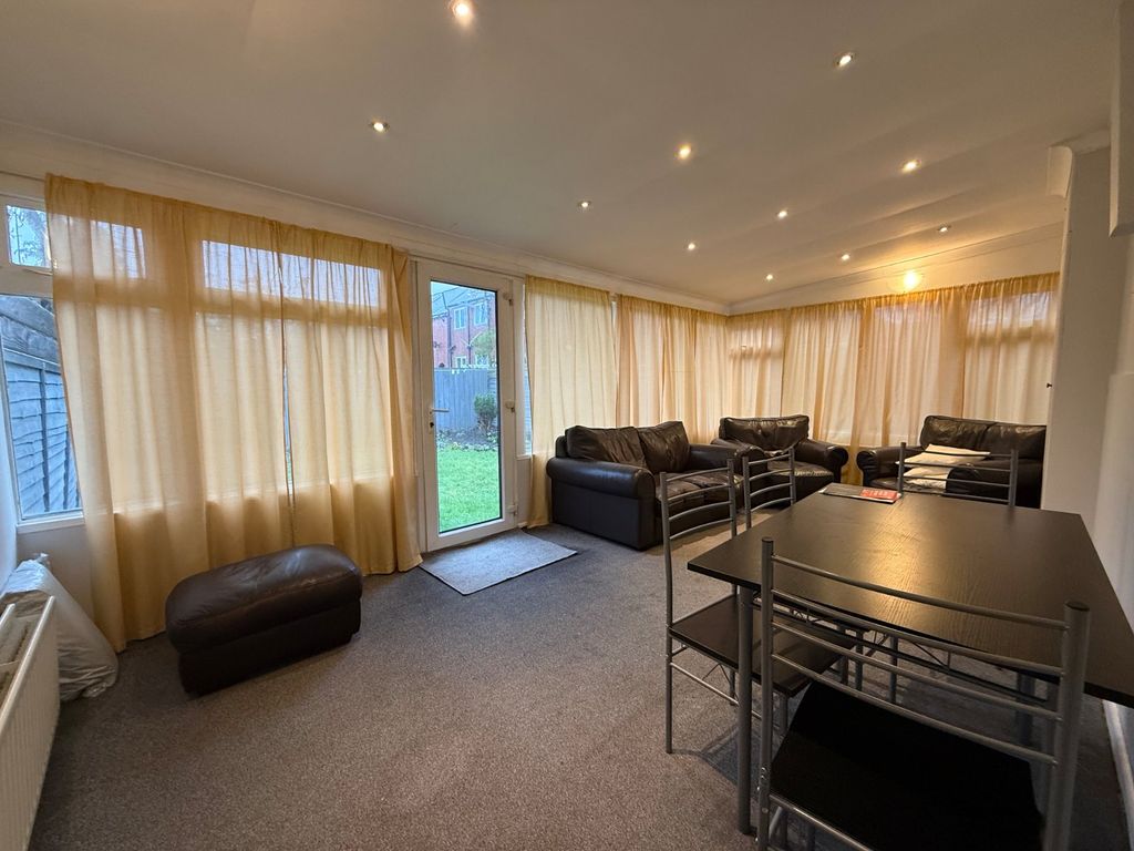 Property photo 2 of 13 Lounge