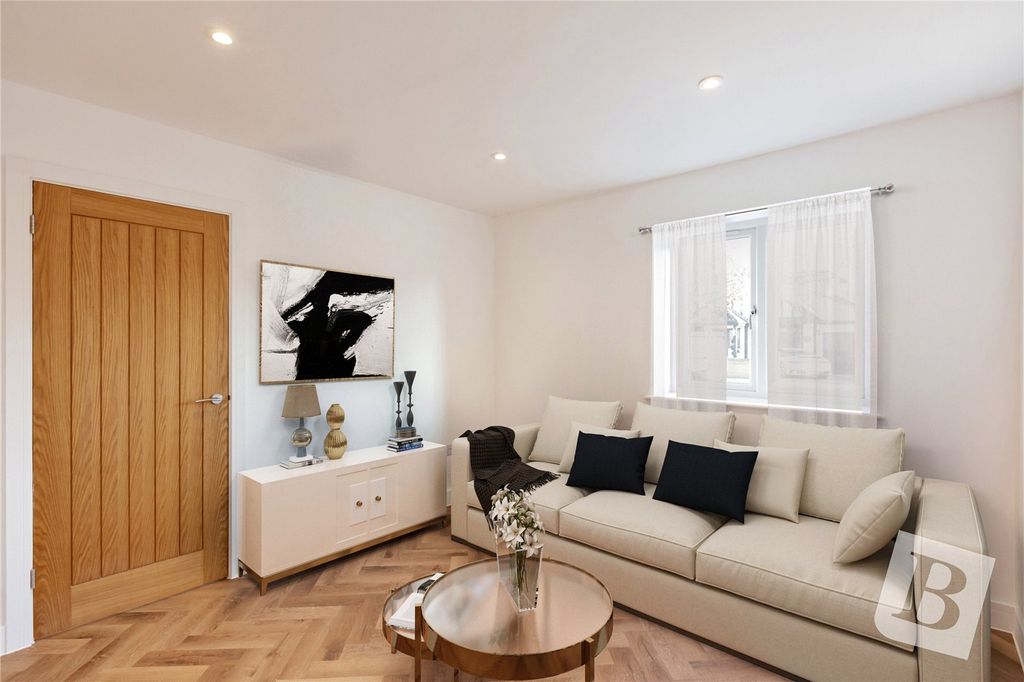 Property photo 3 of 15 Sitting Room/Bedroom