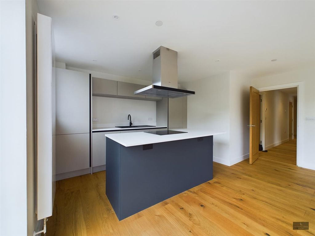 Additional image 8 of 2 bed flat for sale2 Barnfield Gate, Exeter EX1