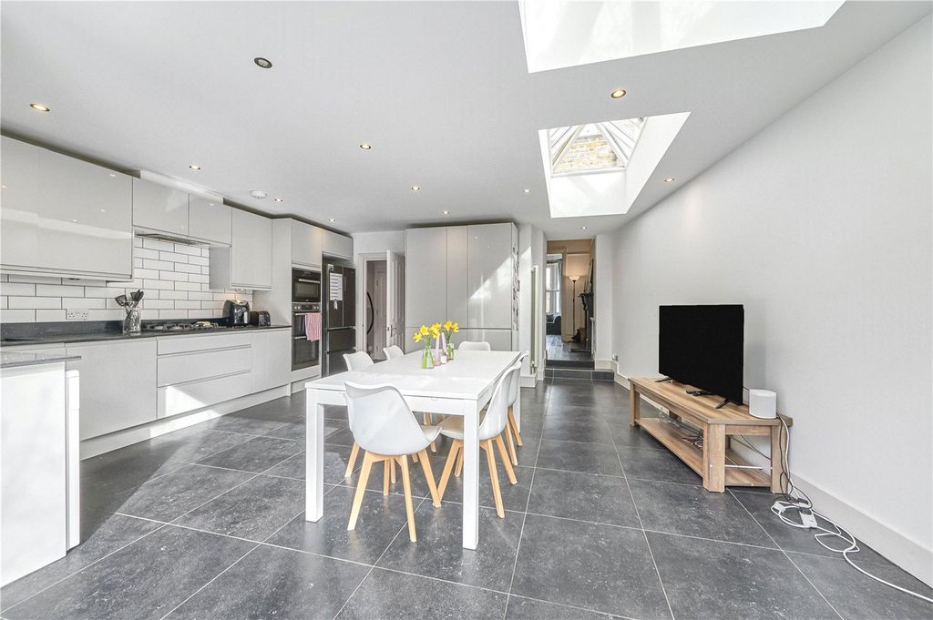 Property photo 2 of 24 Picture No. 03