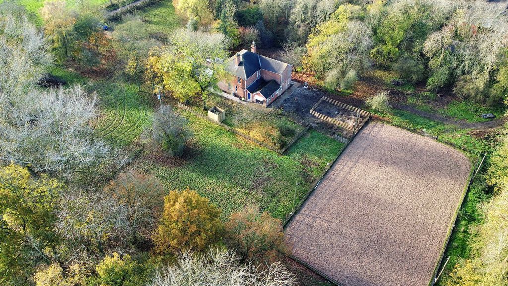 Property photo 2 of 42