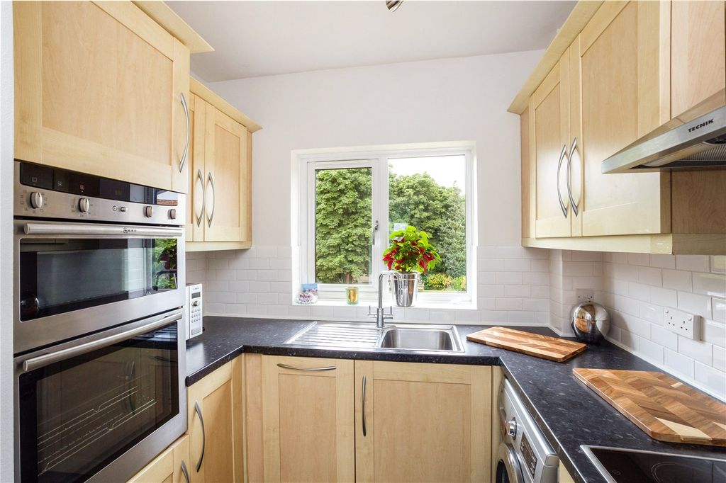 Property photo 3 of 11 Picture No. 10