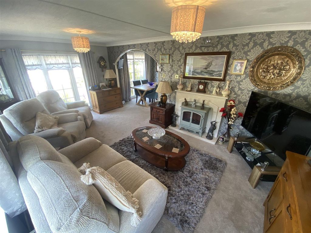 Property photo 2 of 15 Open Plan Lounge Area