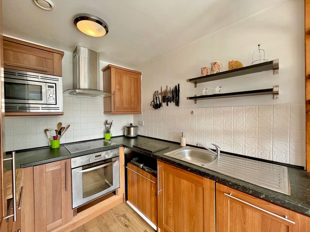 Property photo 3 of 21