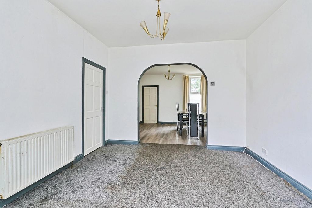 Property photo 2 of 15 Pbox-Img.Jpg