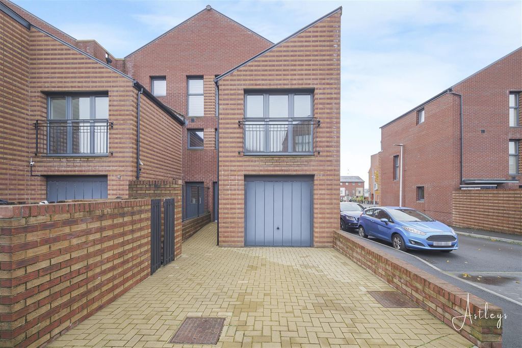 Property photo 1 of 20 22-P1315391.Jpg