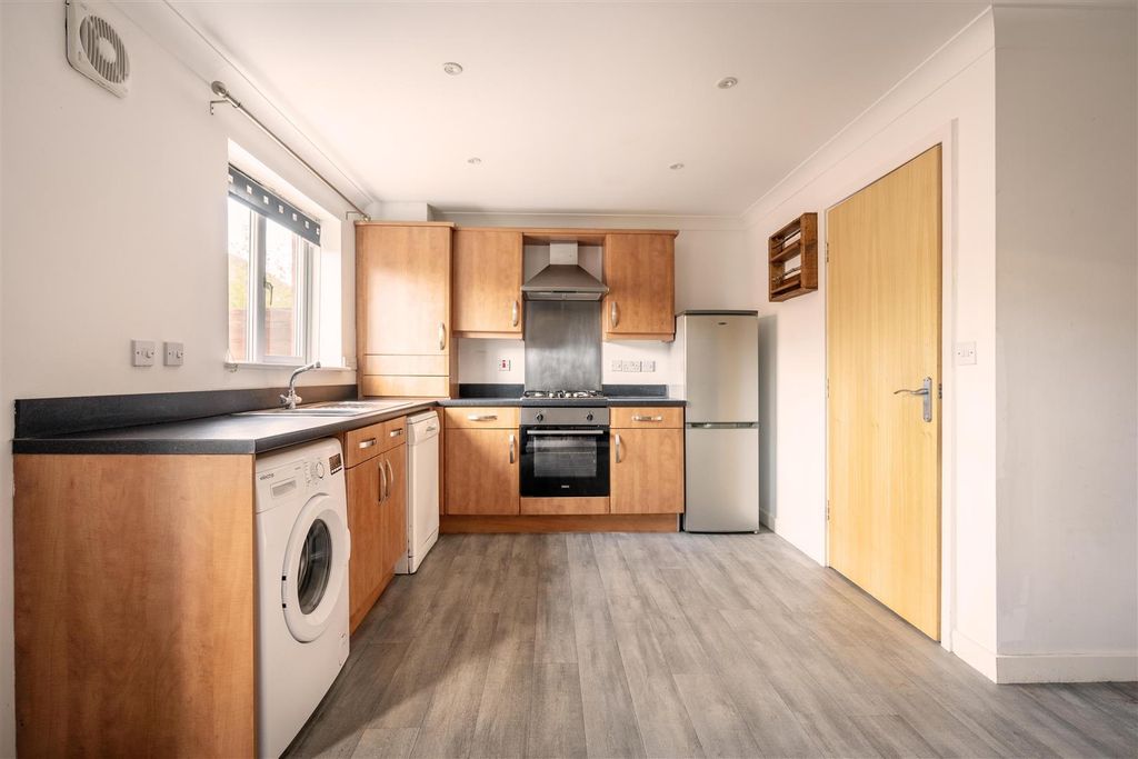 Property photo 3 of 11 Kitchen / Diner