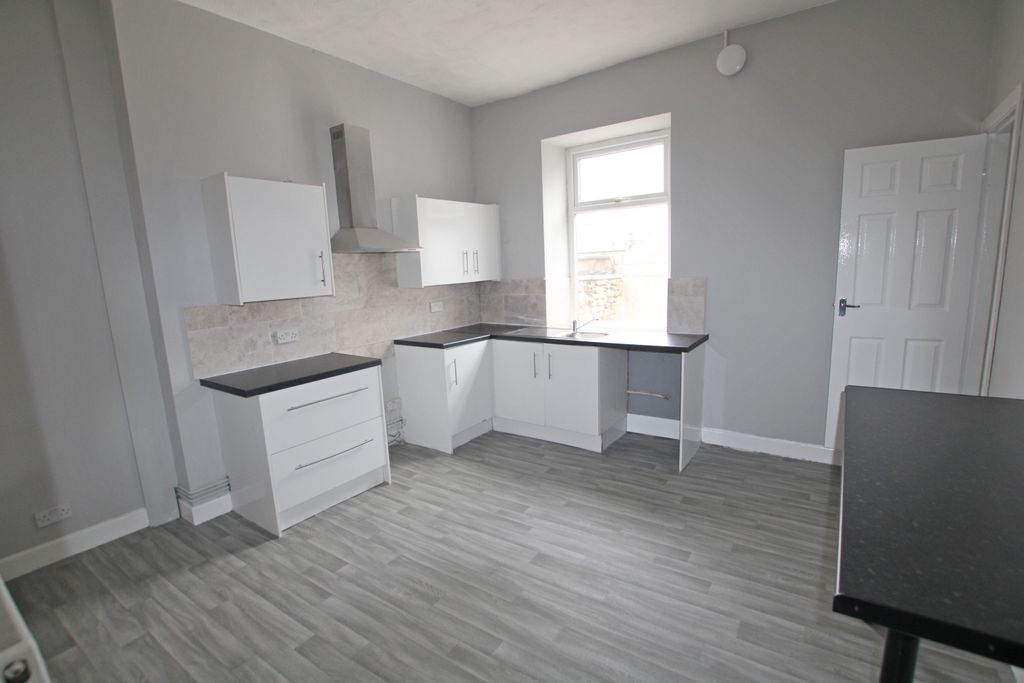 Property photo 3 of 8 3