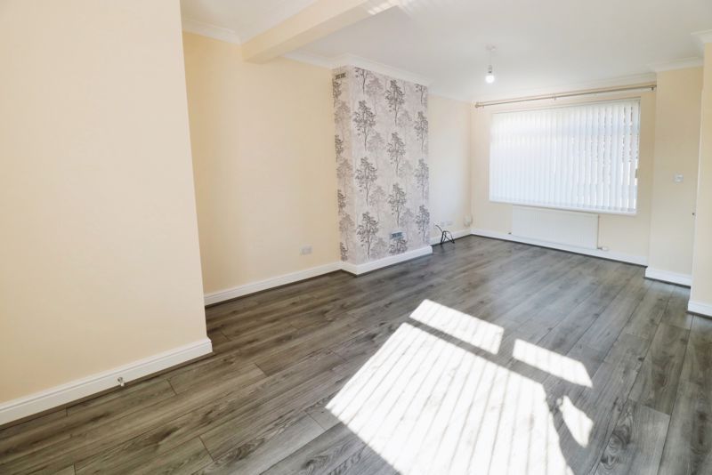 Property photo 2 of 7 Photo 5